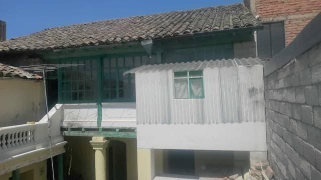 PRECIOSA CASA COLONIAL EN EL CENTRO DE CAYAMBE — foto 3