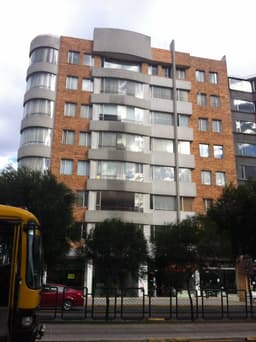 VENDO AMPLIO DEPARTAMENTO EN ZONA ESTRATEGICA
