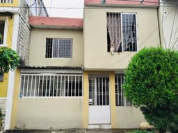 De oportunidad - Casa en el Norte de Guayaquil de 2 departamentos