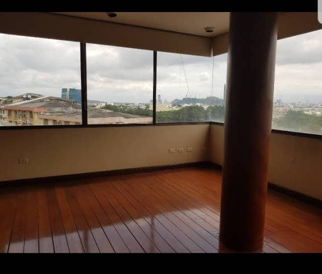 Lomas de Urdesa - Amplio con espectacular vista de la ciudad — foto 3