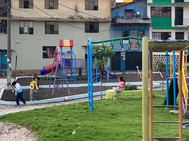 Casa Rentera - Dos Departamentos - Usd 55000 - Tola Baja — foto 3