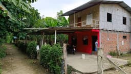 Casa con terreno fincado en Calceta