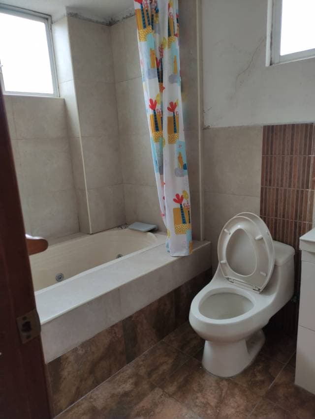 VENDO HERMOSA CASA A 5 MIN DEL CENTRO DE LATACUNGA — foto 3