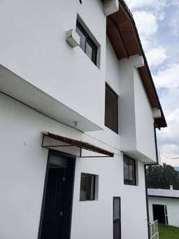 ARRIENDO LINDA CASA EN SANGOLQUÍ - URBANIZACIÓN LA COLINA