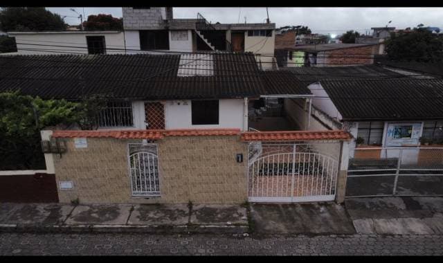 Amplía casa en el mejor sector de Ibarra — foto 1