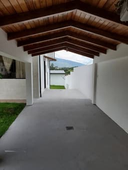 ARRIENDO CASA GRANDE SANGOLQUÍ
