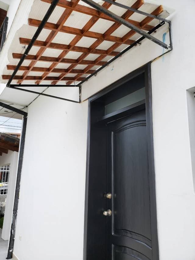 Casa grande para comerciantes con bodega 84mts2 — foto 4