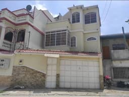 Vendo Casa en Guayaquil sector Guayacanes a unos minutos del parque Samanes