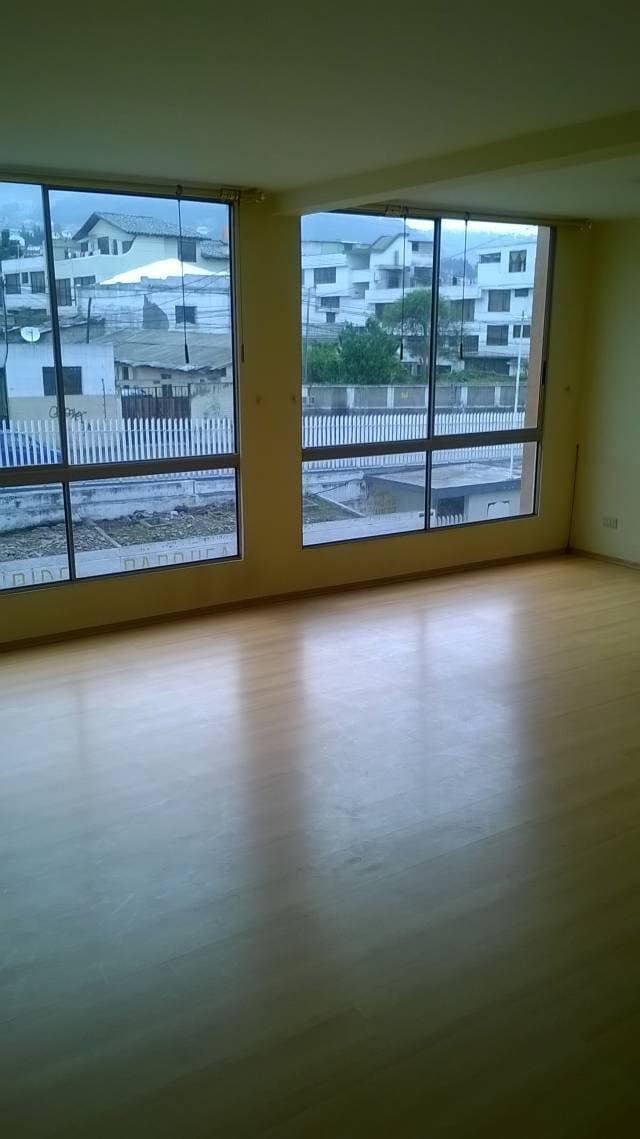 Amplio departamento 3 dormitorios 2 baños en conjunto privado. — foto 1