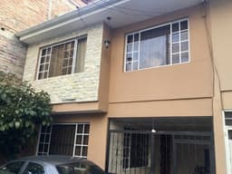 VENDO CASA DE 4 HABITACIONES EN CUENCA SECTOR MONAY SHOPING