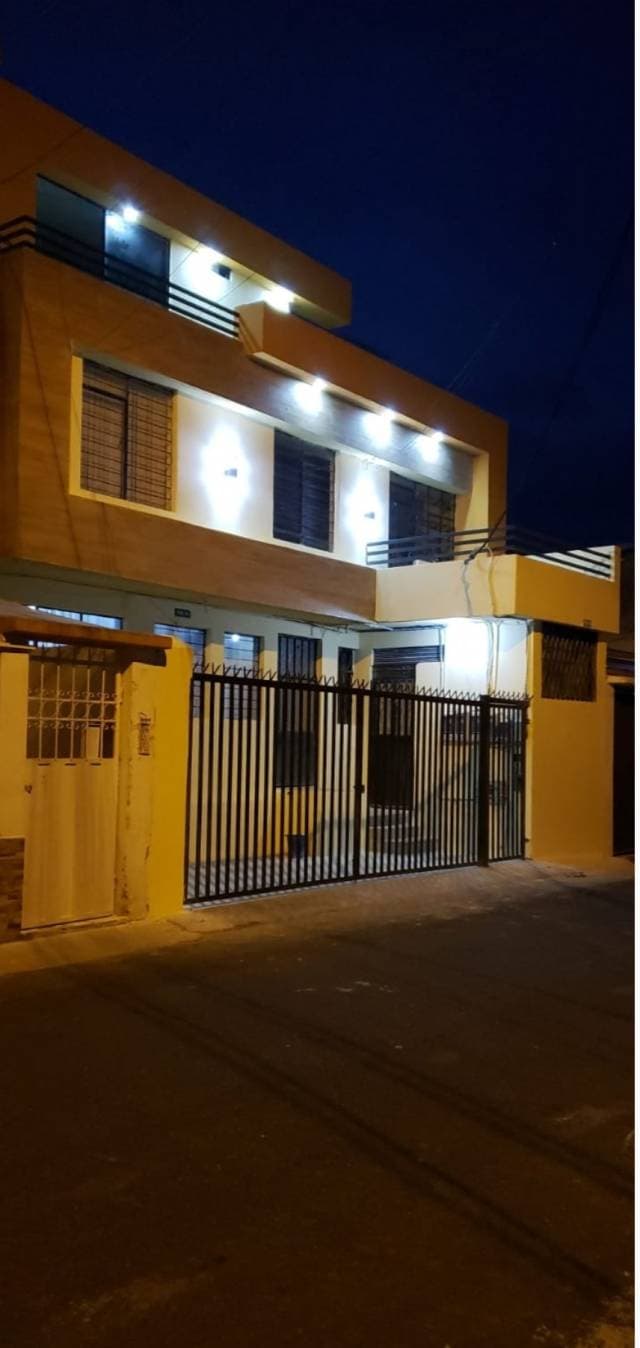Vendo casa rentera Quito norte USD 169,000, 6 suites — foto 1