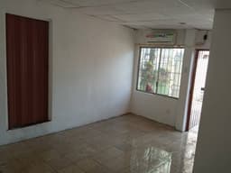 SE ALQIUILA SUITE EN KENNEDY VIEJA A UNA CUADRA DEL PARQUE  CON UN DORMITORIO INCLUIDO AIRE CONDCIONADO Y MEDIDOR DE LUZ
