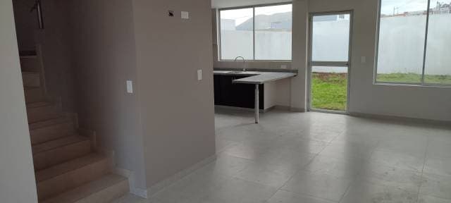 CASAS NUEVAS CON ALTA CALIDAD EN CAYAMBE — foto 2