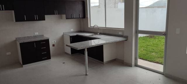 CASAS NUEVAS CON ALTA CALIDAD EN CAYAMBE — foto 3
