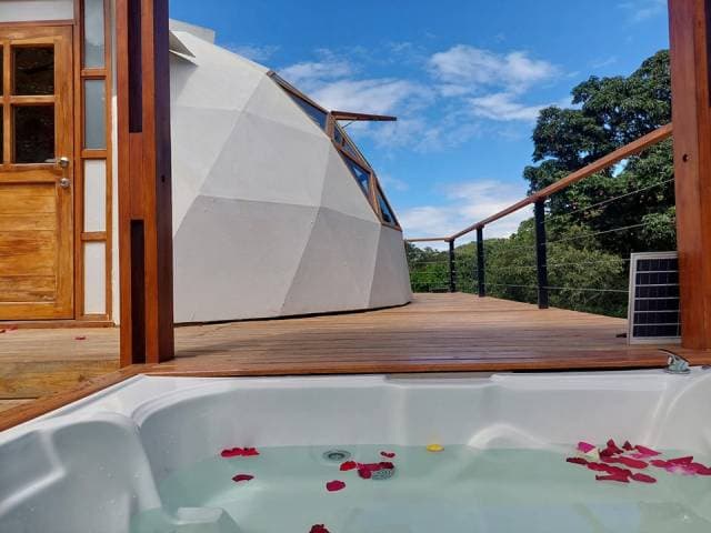 GLAMPING CON DOMO GEODESICO, PERGOLA, JACUZZI, PLATAFORMAS, BARANDA Y GRADAS — foto 2