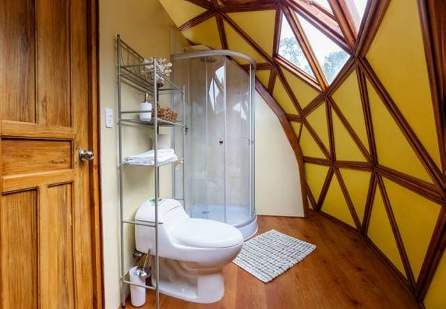 GLAMPING CON DOMO GEODESICO, PERGOLA, JACUZZI, PLATAFORMAS, BARANDA Y GRADAS — foto 3