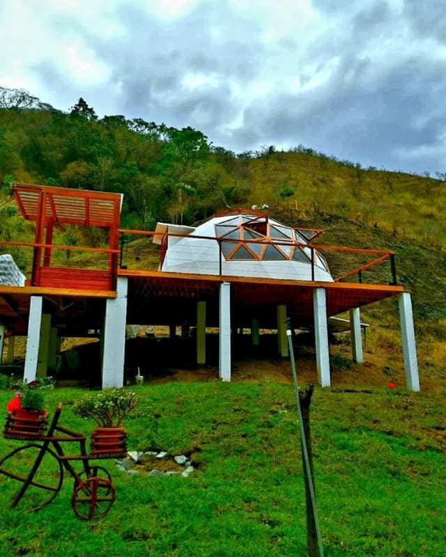 GLAMPING CON DOMO GEODESICO, PERGOLA, JACUZZI, PLATAFORMAS, BARANDA Y GRADAS — foto 7