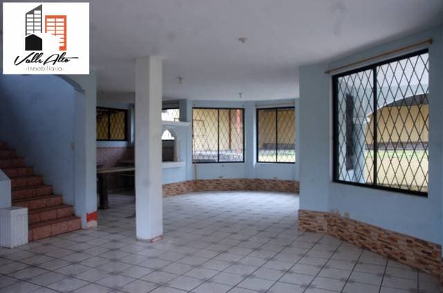 CASA AMPLIA CON NAVE INDUSTRIAL EN MACAS. — foto 6