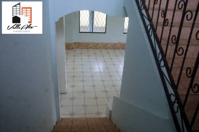 CASA AMPLIA CON NAVE INDUSTRIAL EN MACAS. — foto 10
