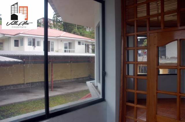 CASA AMPLIA CON NAVE INDUSTRIAL EN MACAS. — foto 12