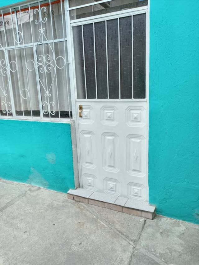 DE OPORTUNIDAD SE VENDE CASA RENTERA EN IBARRA — foto 2