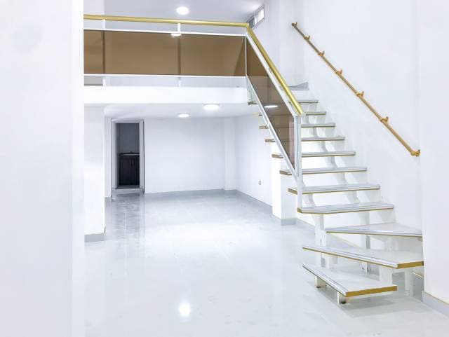 AMPLIO Y MODERNO LOCAL COMERCIAL (a estrenar) — foto 2