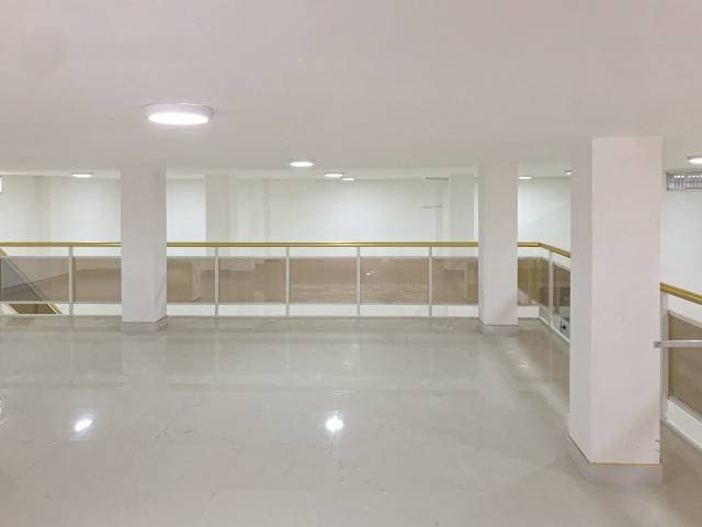 AMPLIO Y MODERNO LOCAL COMERCIAL (a estrenar) — foto 3
