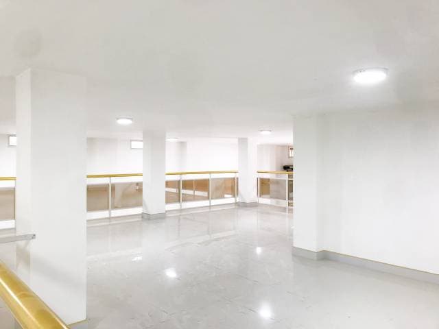 AMPLIO Y MODERNO LOCAL COMERCIAL (a estrenar) — foto 4