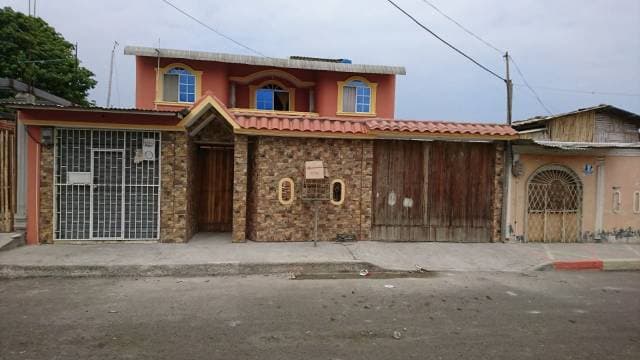 VENTA DE CASA RENTERA DOS PLANTAS INDEPENDIENTES , LOCAL COMERCIAL Y GARAGE — foto 1