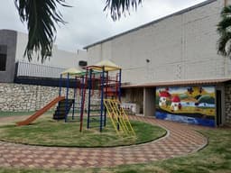 Hemosa Casa En Urb. Alta Gracia, Cerca De Centros Comerciales, Universidades Y Con Avenidas De Acceso Rápido, Cuenta Con Áreas Recreativas Y Gym, Guardianía 24/7