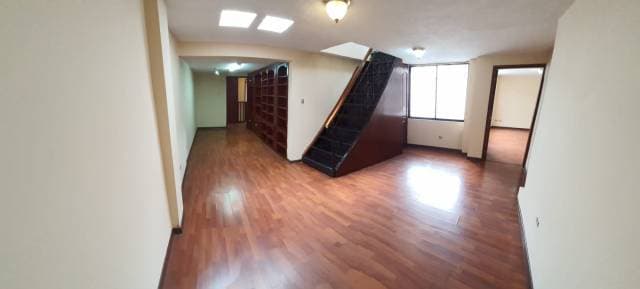 Se vende amplia Casa Sector El Inca — foto 1