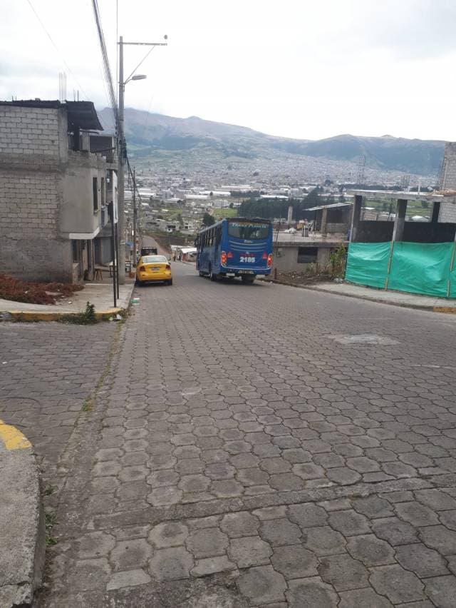 LOCAL DE ARRIENDO SECTOR SUR DE QUITO SAN JUAN DE TURUBAMBA — foto 2