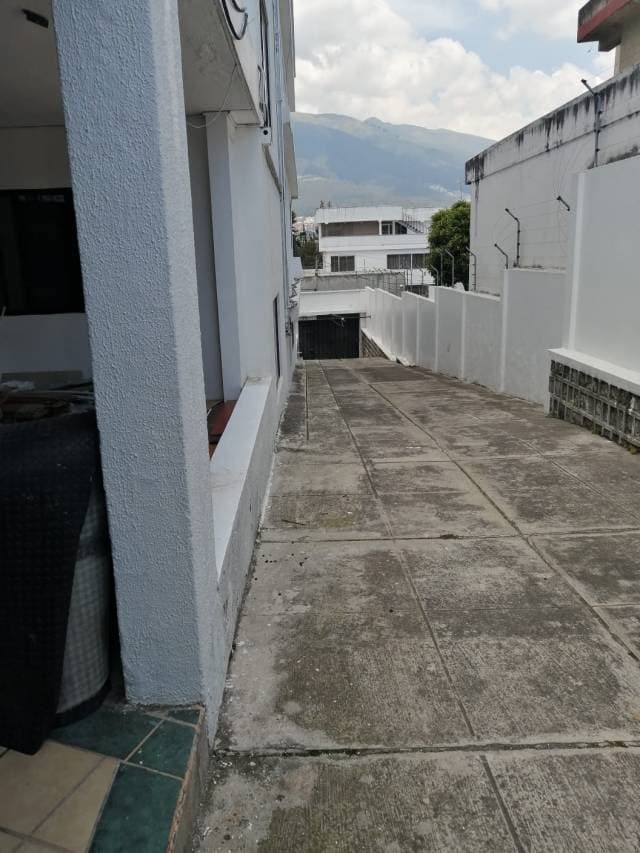 Gran edificación con terreno amplio — foto 3