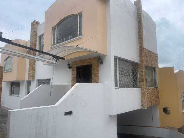 VENTA CASA 180 m2 en SAN FERNANDO - INCREIBLE OPORTUNIDAD AL NORTE DE QUITO
