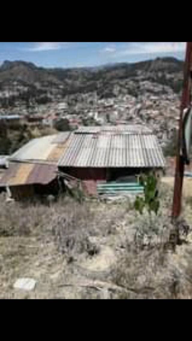 Se vende un terreno con una casa en Azogues — foto 1