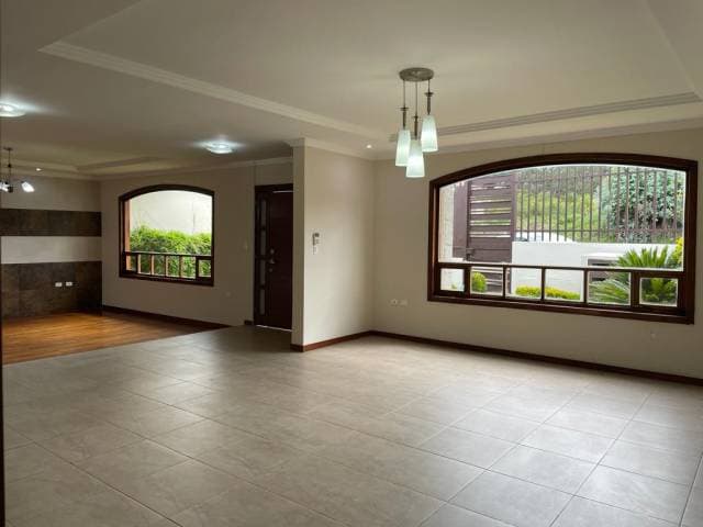 VENDO HERMOSA CASA EN CUENCA - SECTOR CHALLUABAMBA — foto 2