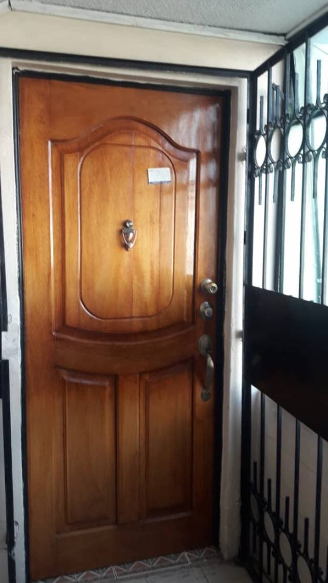 Vendo departamento de oportunidad alado del centro comercial Quicentro Sur