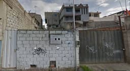 ARRIENDO DE CASITA PEQUEÑA CON TERRENO, PARA BODEGA O PARA VIVIR O COMO PARQUEADERO QUITO