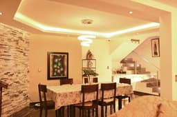 Hermosa Villa de Lujo Km 2.5 sector UEES urbanización privada