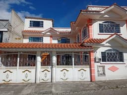 SE VENDE DE OPORTUNIDAD-HERMOSA CASA TIPO AMERICANA EN LA CIUDAD DE QUITO-NEGOCIABLE