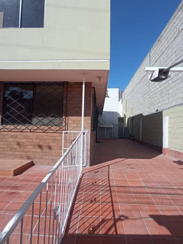 VENDO CASA EN POMASQUI — foto 1