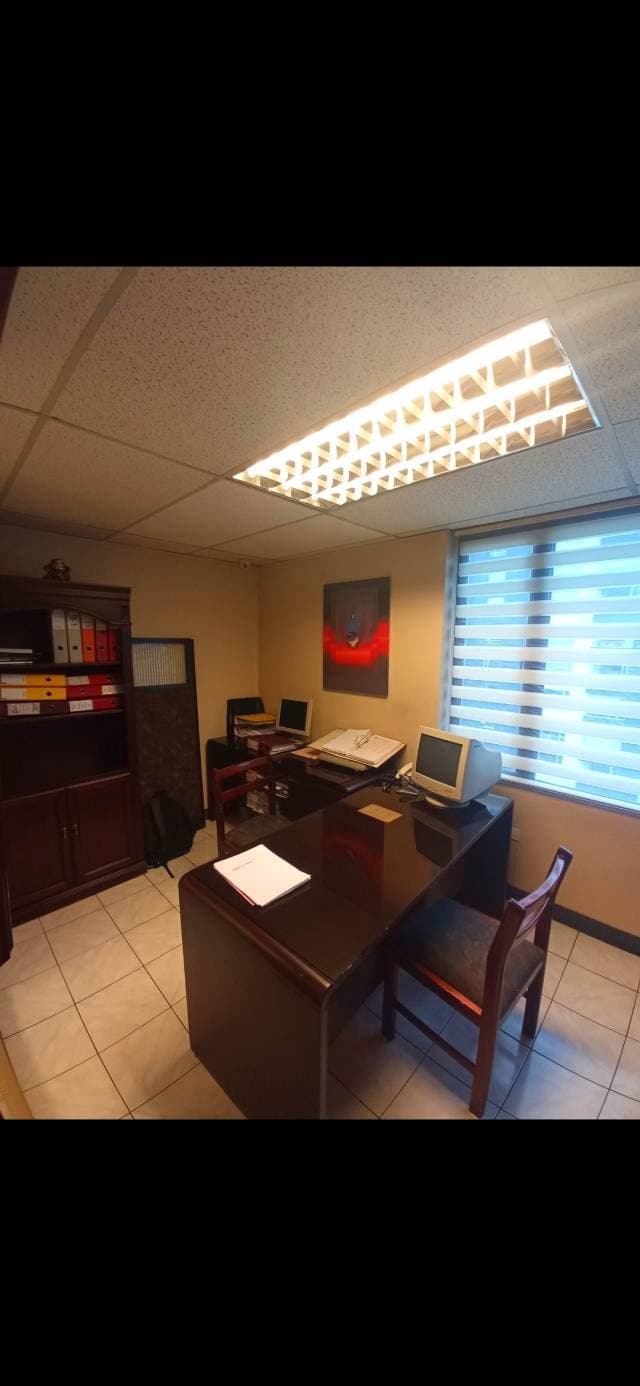 Se vende lujosa oficina sector La Carolina — foto 5