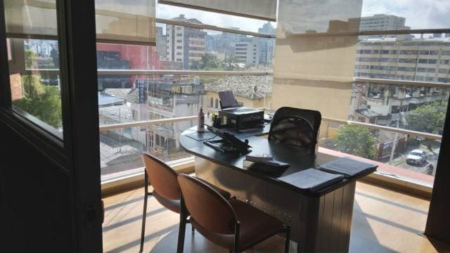 VENTA DE OFICINA AMOBLADA — foto 3