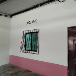 Casa de una planta con dos habitaciones garaje para 2 carros