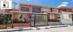 CASA AMPLIA EN URBANIZACIÓN POR RACAR.