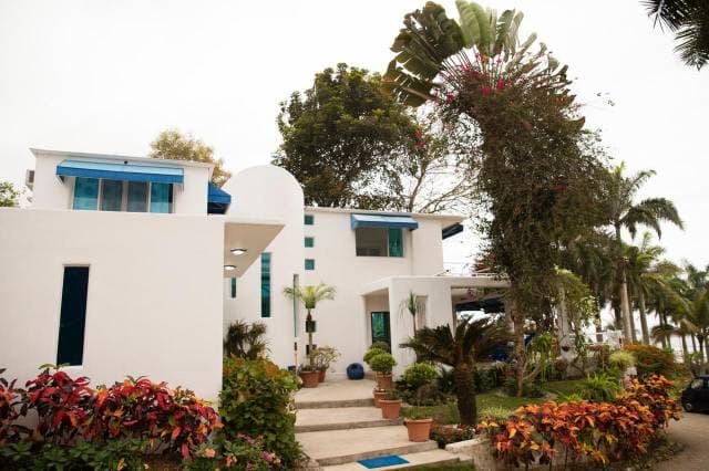 CASA OLON LAS NUÑEZ: UN PARAISO AL PIE DEL MAR — foto 1