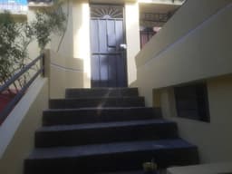ARRIENDO AMPLIA CASA INDEPENDIENTE