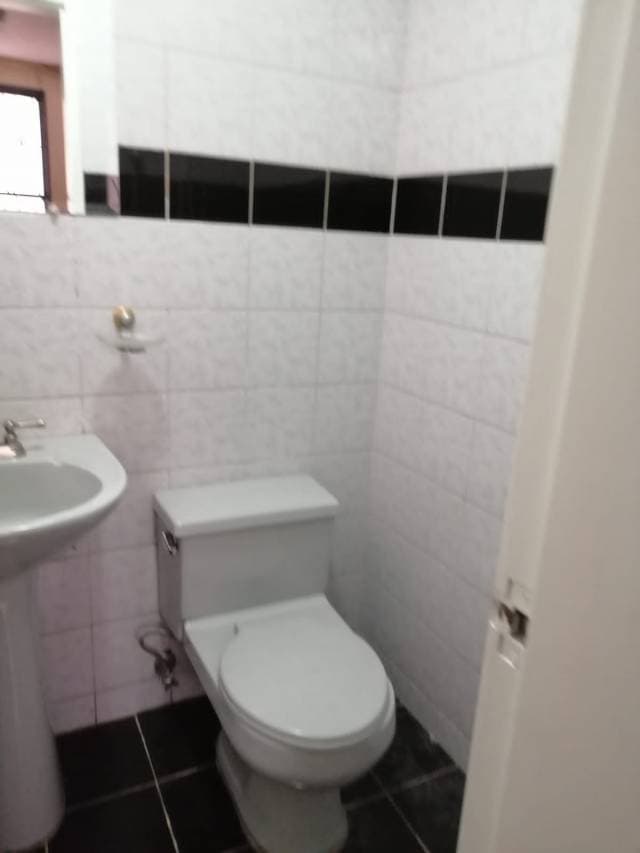 ARRIENDO AMPLIA CASA INDEPENDIENTE — foto 7