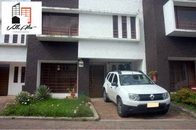 CASA AMPLIA E INDEPENDIENTE EN RICAURTE. — foto 2