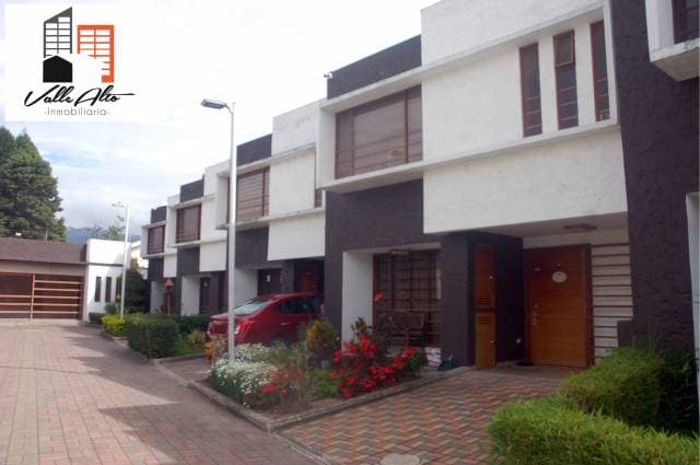 CASA AMPLIA E INDEPENDIENTE EN RICAURTE. — foto 3